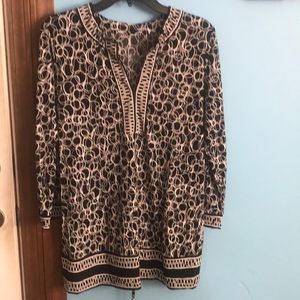 Liz Lange maternity dress top